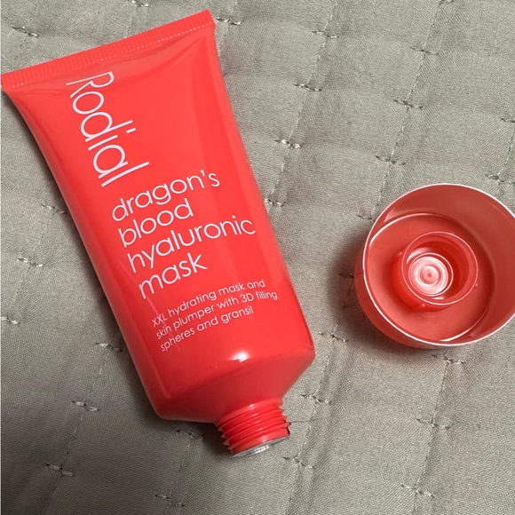 Rodial Dragon's Blood Hyaluronic Mask - Picture 2 of 3